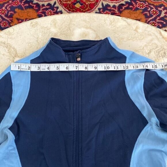 Lululemon Zip Up Jacket - Picture 4 of 7
